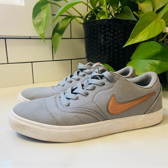 Nike SB Check Grey/Rose Gold Sneaker Size 8 - Picture 3 of 5